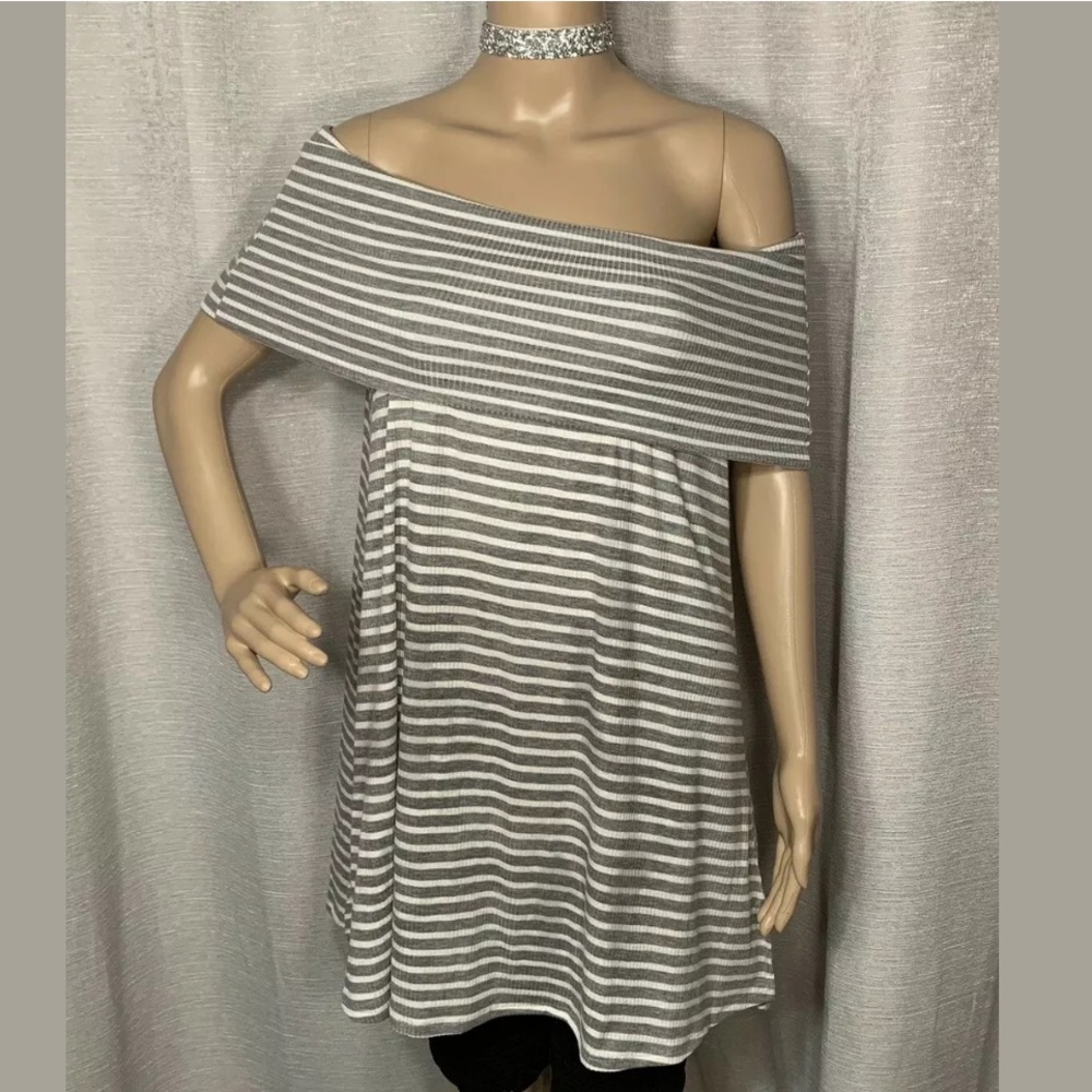 🩷 JODIFL OFF THE SHOULDER SHIRT SIZE SMALL